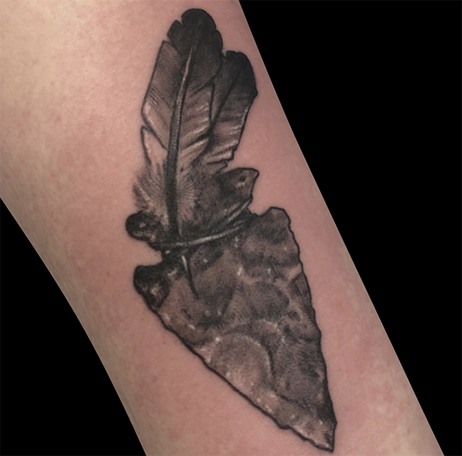 80 Arrowhead Tattoo Designs for Men [2024 Inspiration Guide] | Indian  feather tattoos, Feather tattoo design, Feather tattoos